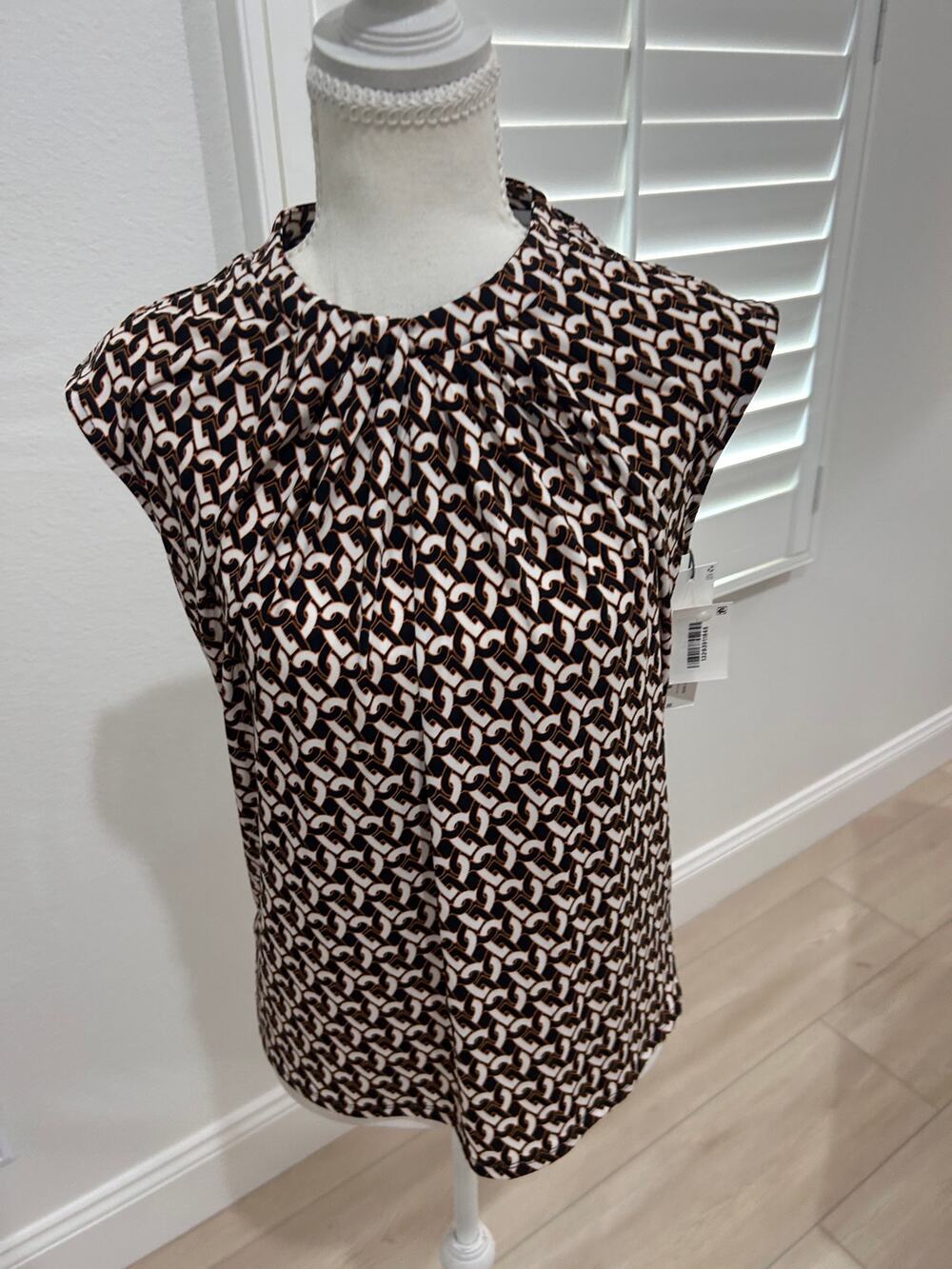 Polyester blouse, Liz Claiborne, cap sleeve printed top Size Small